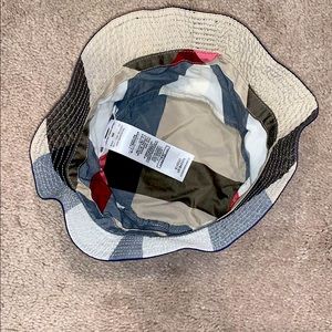 Infant Burberry Bucket Hat! (Excellent Condition)